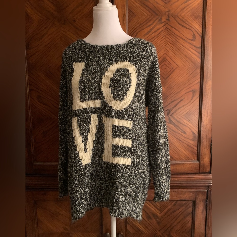 ❤️LOVE this sweater for Valentine’s Day!